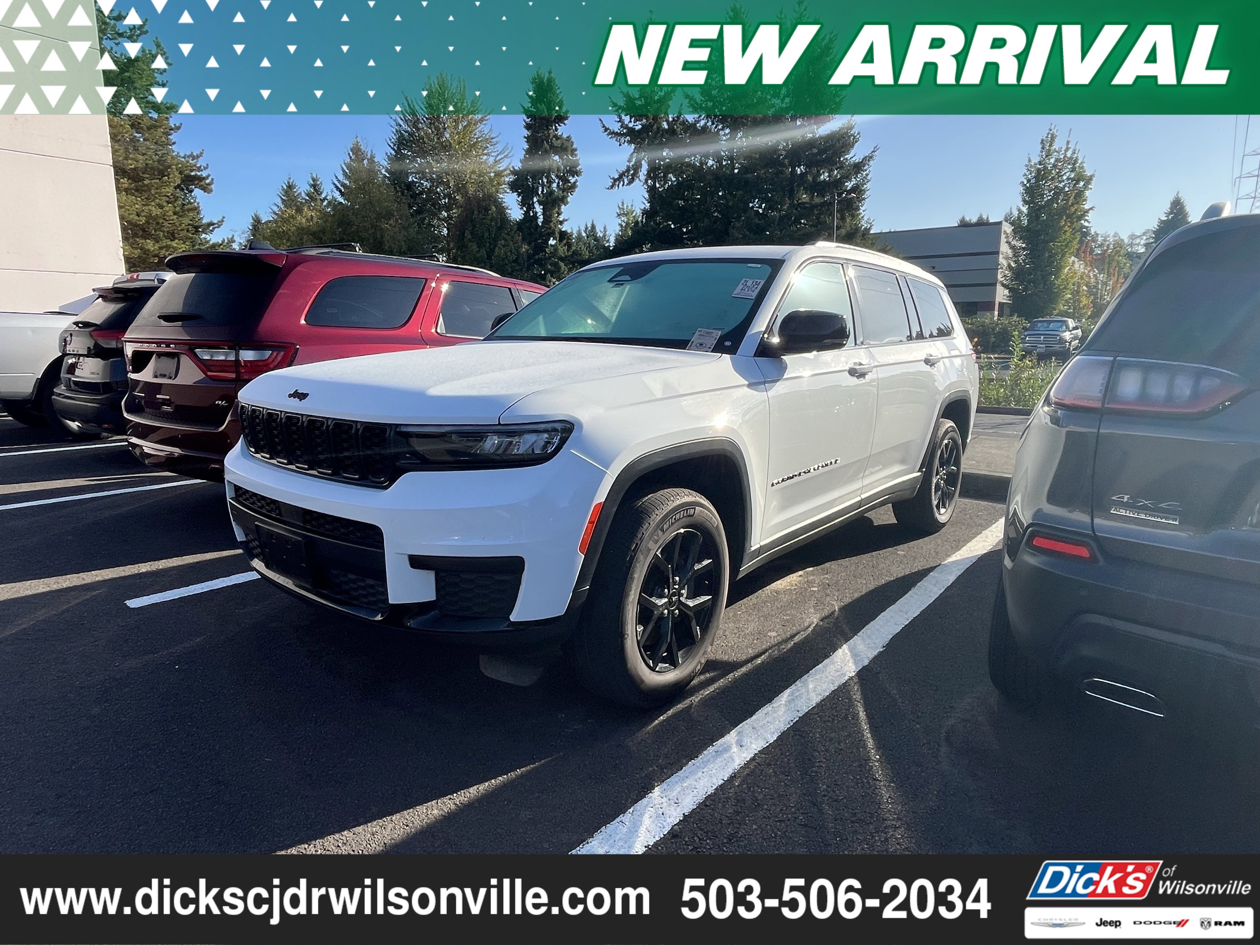 Used 2024 Jeep Grand Cherokee L Laredo image 1
