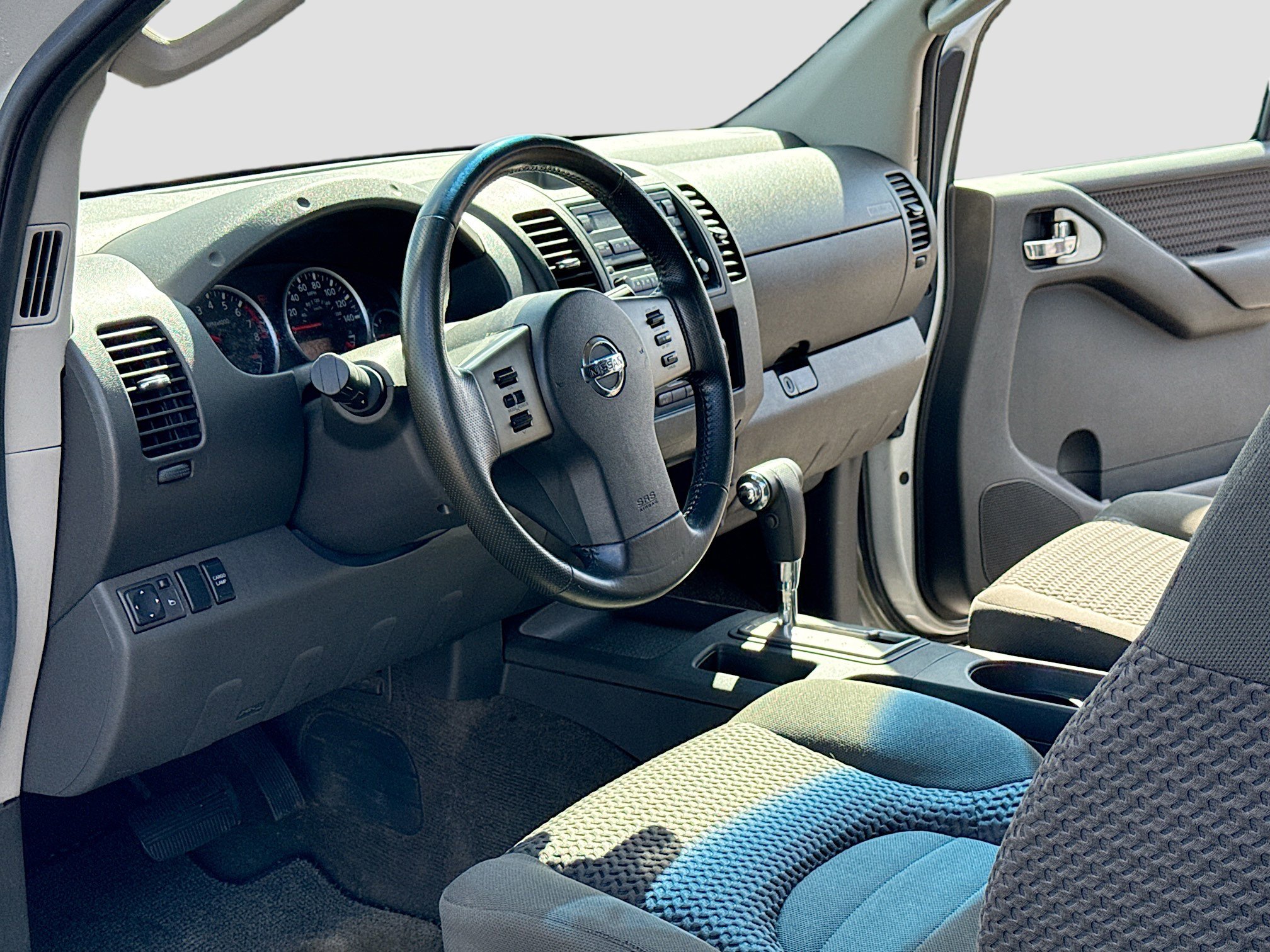 Used 2006 Nissan Frontier LE w/ (H01) Audio Pkg image 4