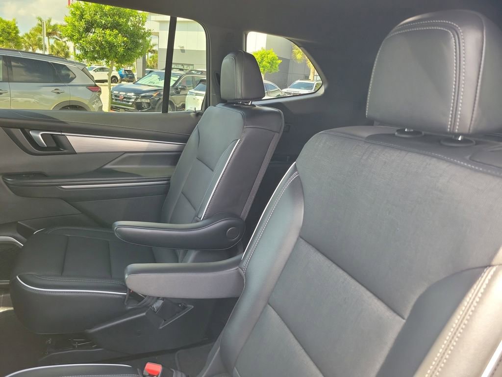 Used 2025 Buick Enclave Preferred FWD image 16