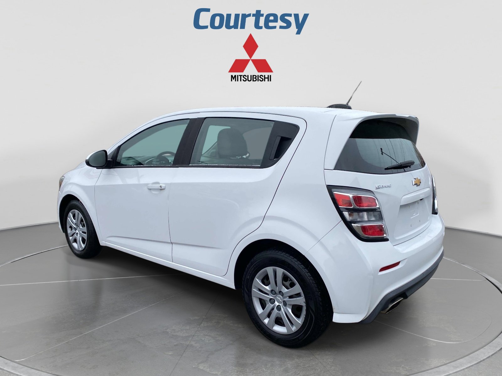 Used 2017 Chevrolet Sonic LT FWD image 3
