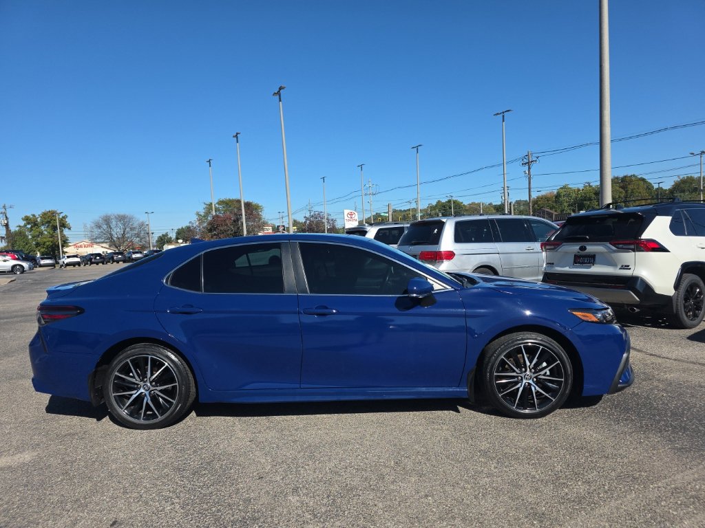 Used 2023 Toyota Camry SE w/ Cold Weather Package FWD image 4