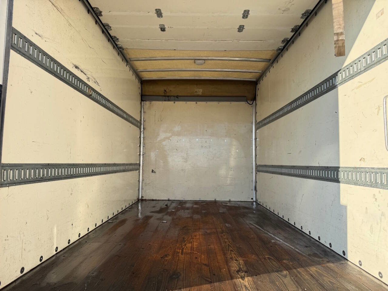 Used 2014 Chevrolet Express 3500 3500 2dr 139 in. WB Cutaway  w image 5