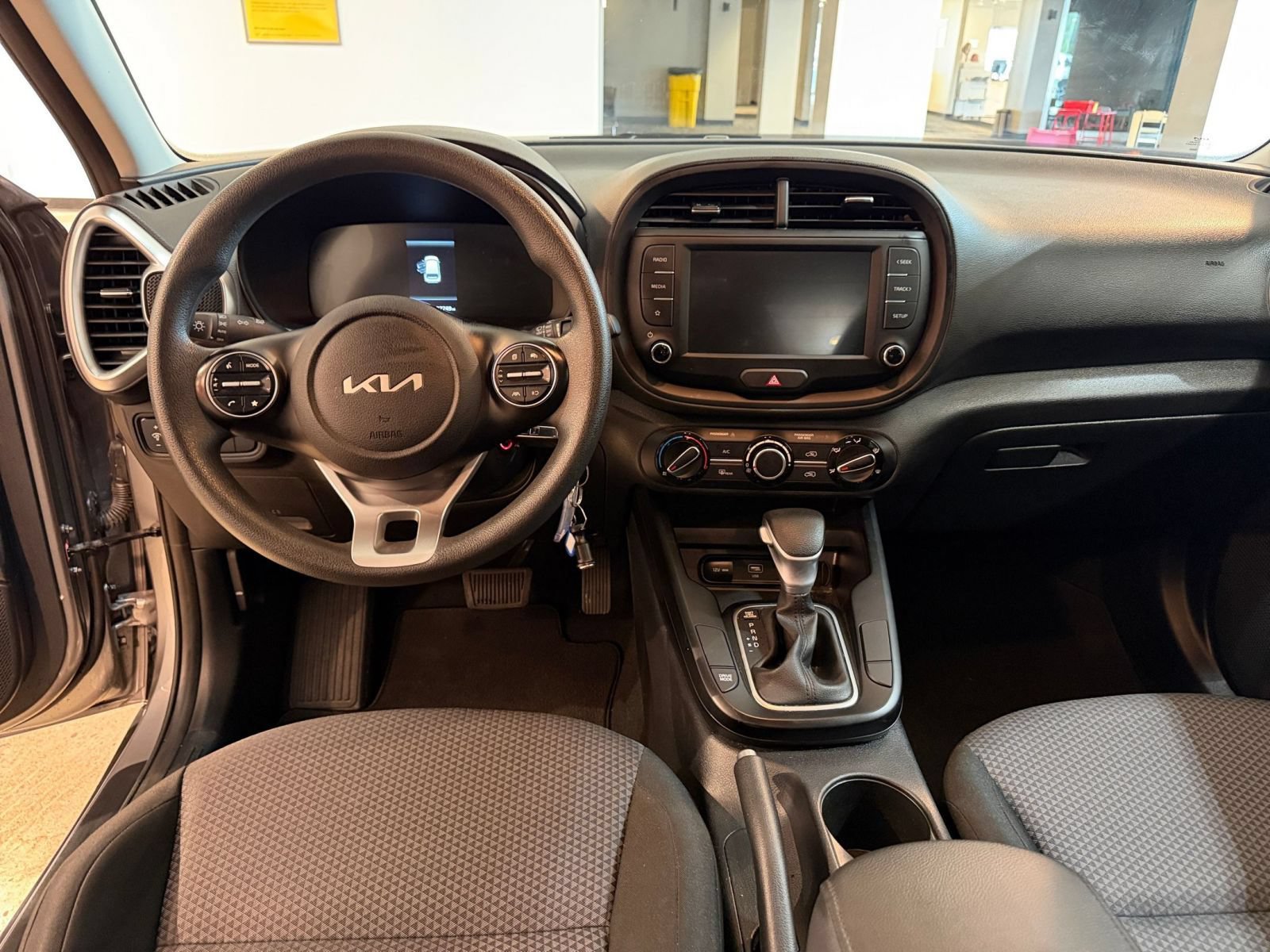 Used 2025 Kia Soul LX w/ LX Technology Package FWD image 32