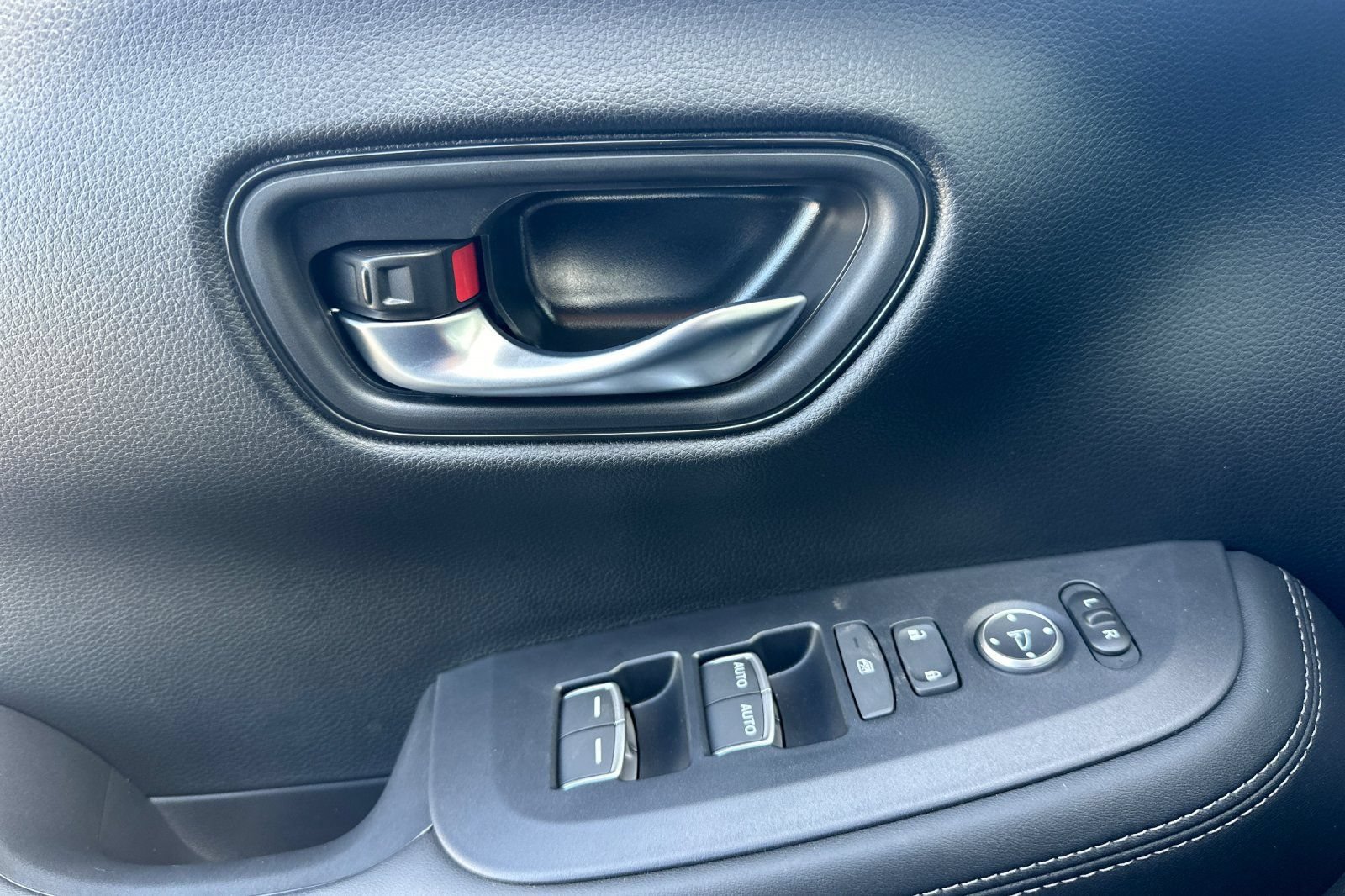 Certified 2026 Honda HR-V EX-L image 33
