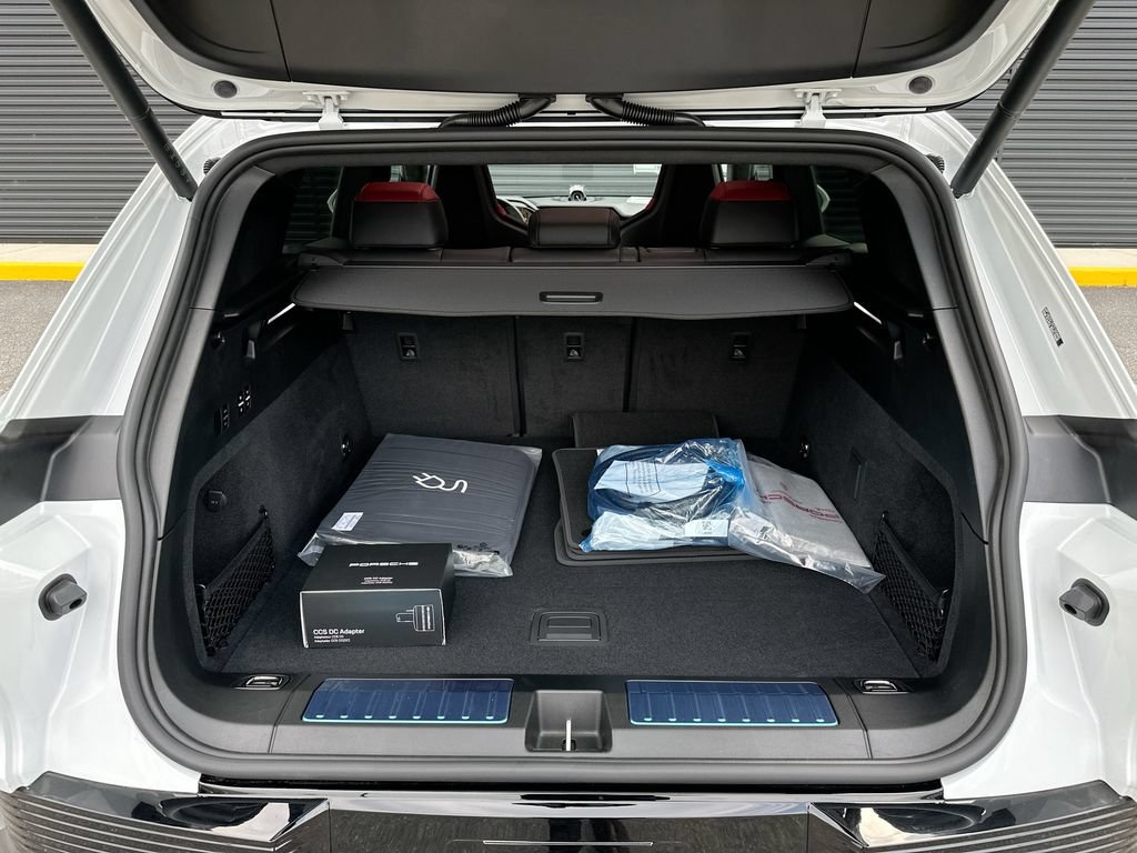New 2026 Porsche Cayenne Turbo AWD/4WD image 28