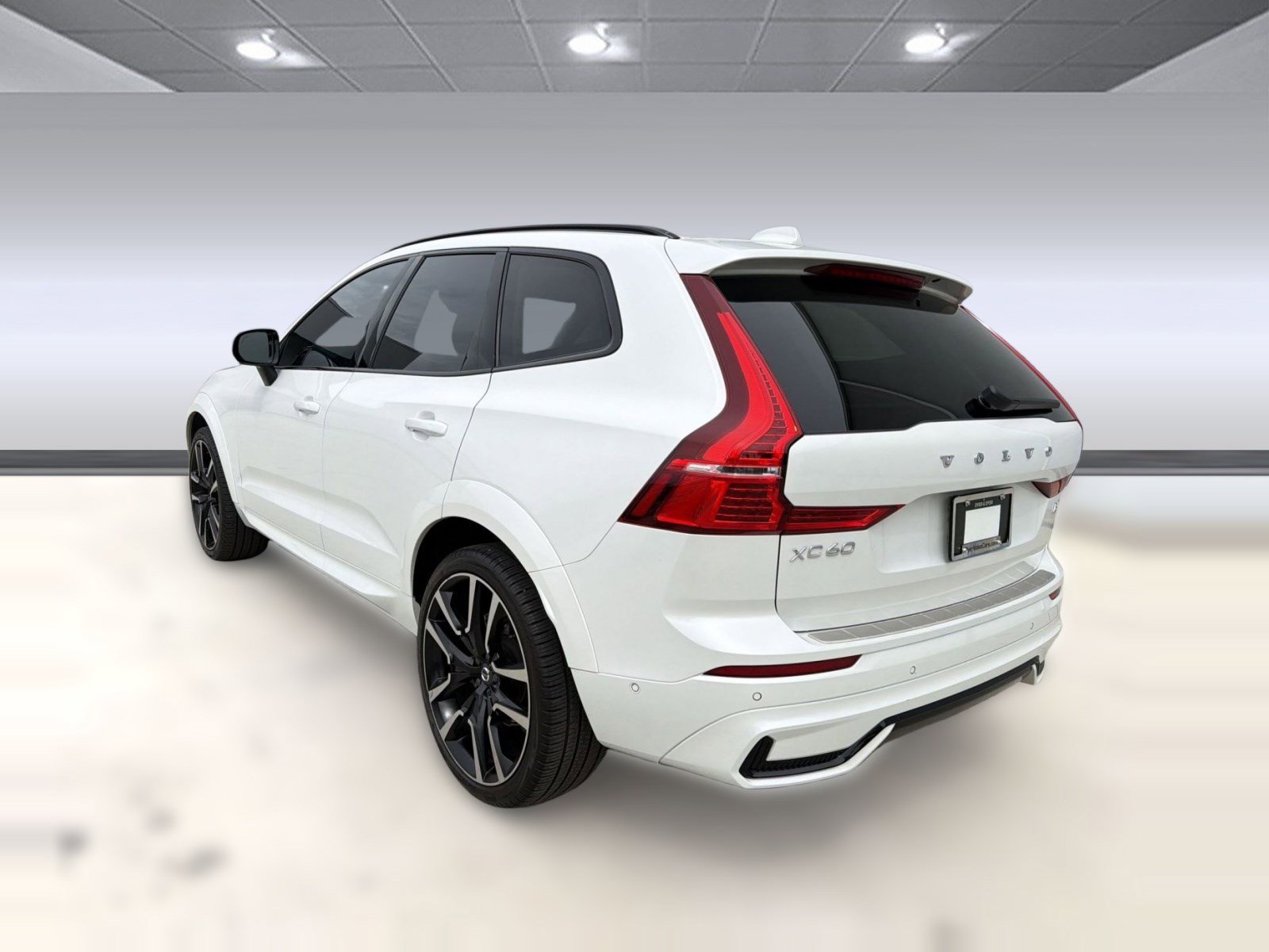 Used 2024 Volvo XC60 B5 Ultimate w/ Protection Package Premier AWD/4WD image 3