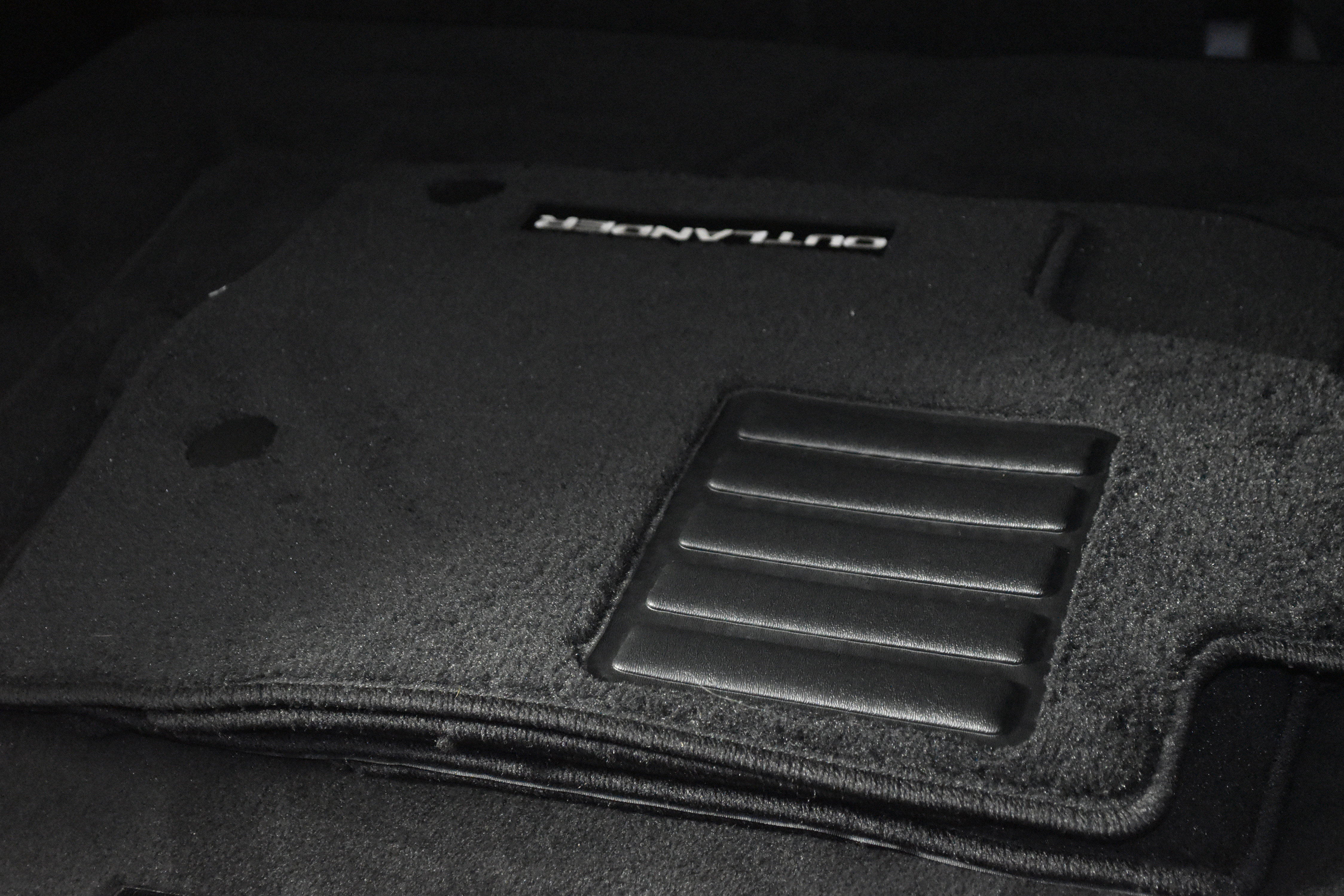 Used 2024 Mitsubishi Outlander SE image 48