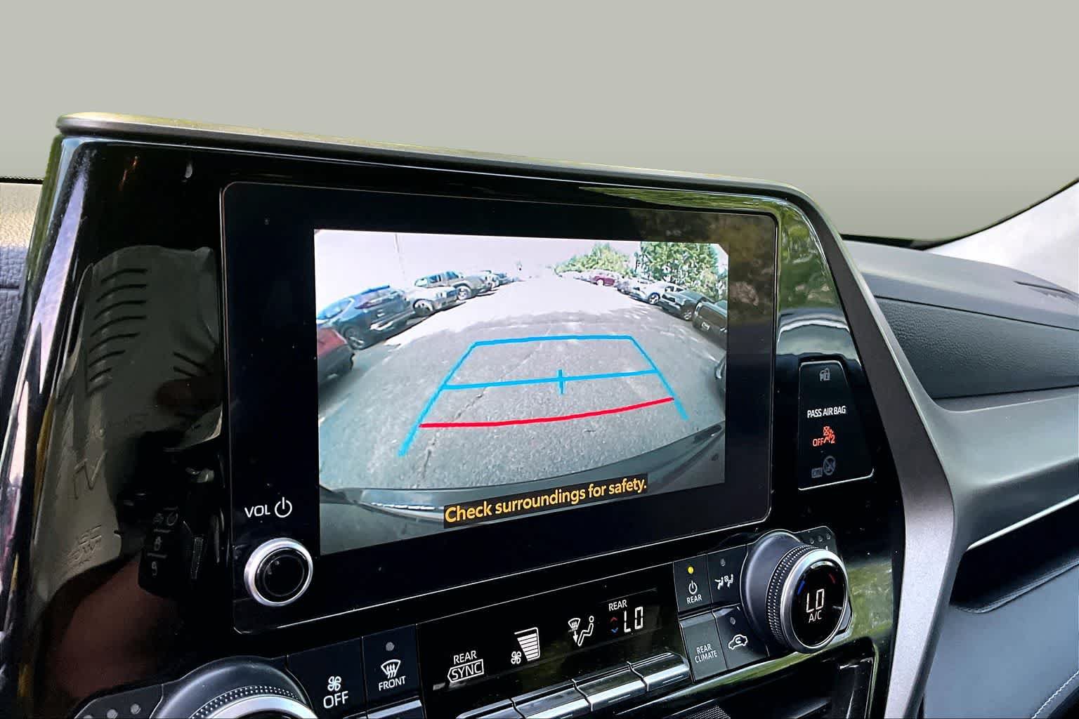 Used 2023 Toyota Highlander XLE AWD/4WD image 28