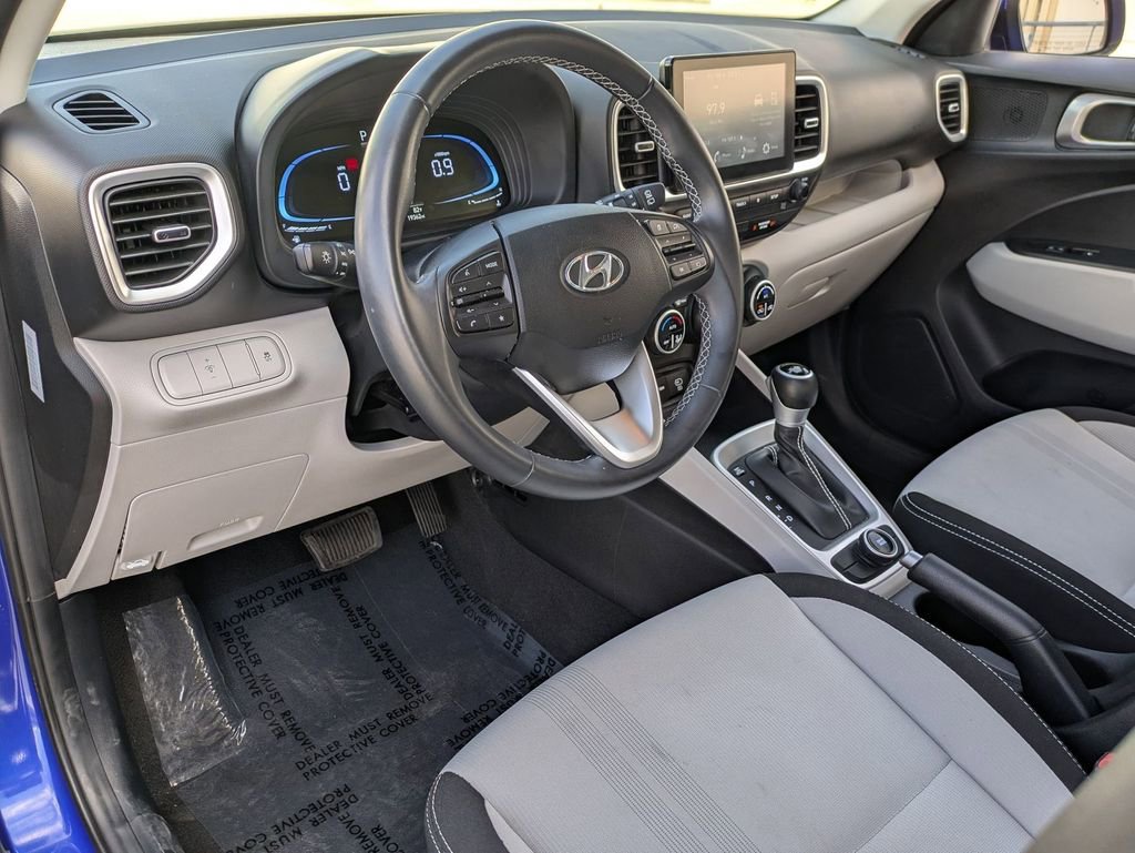 Used 2025 Hyundai Venue SEL image 14