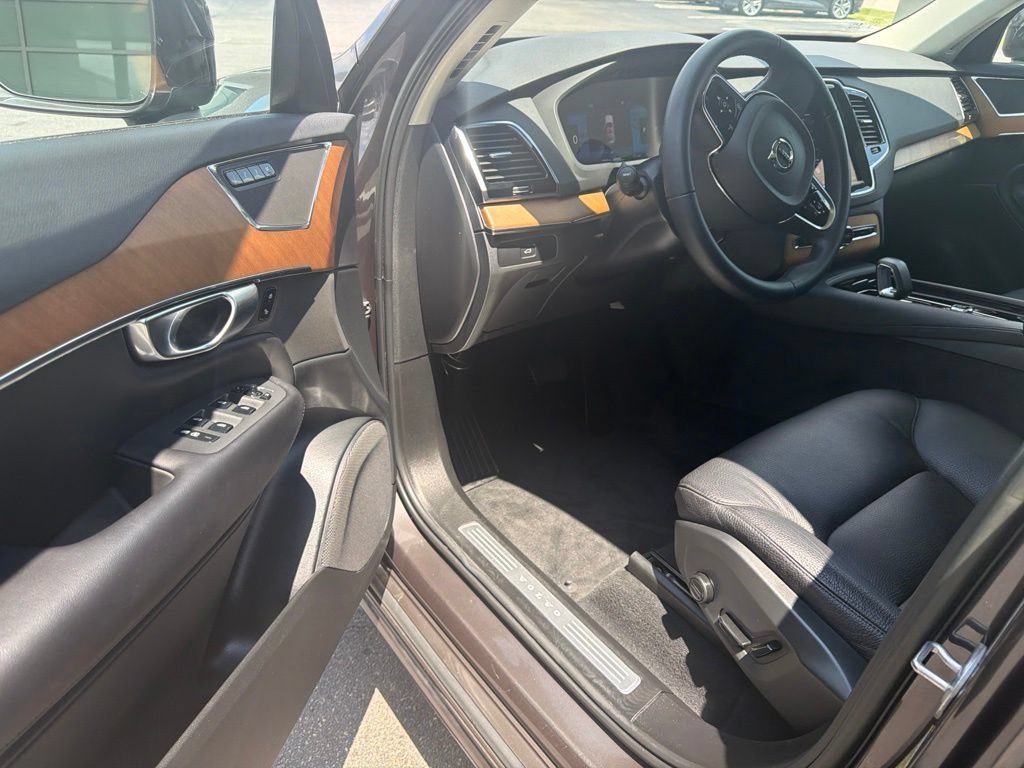 Used 2023 Volvo XC90 B6 Plus w/ Protection Package Premier AWD/4WD image 9