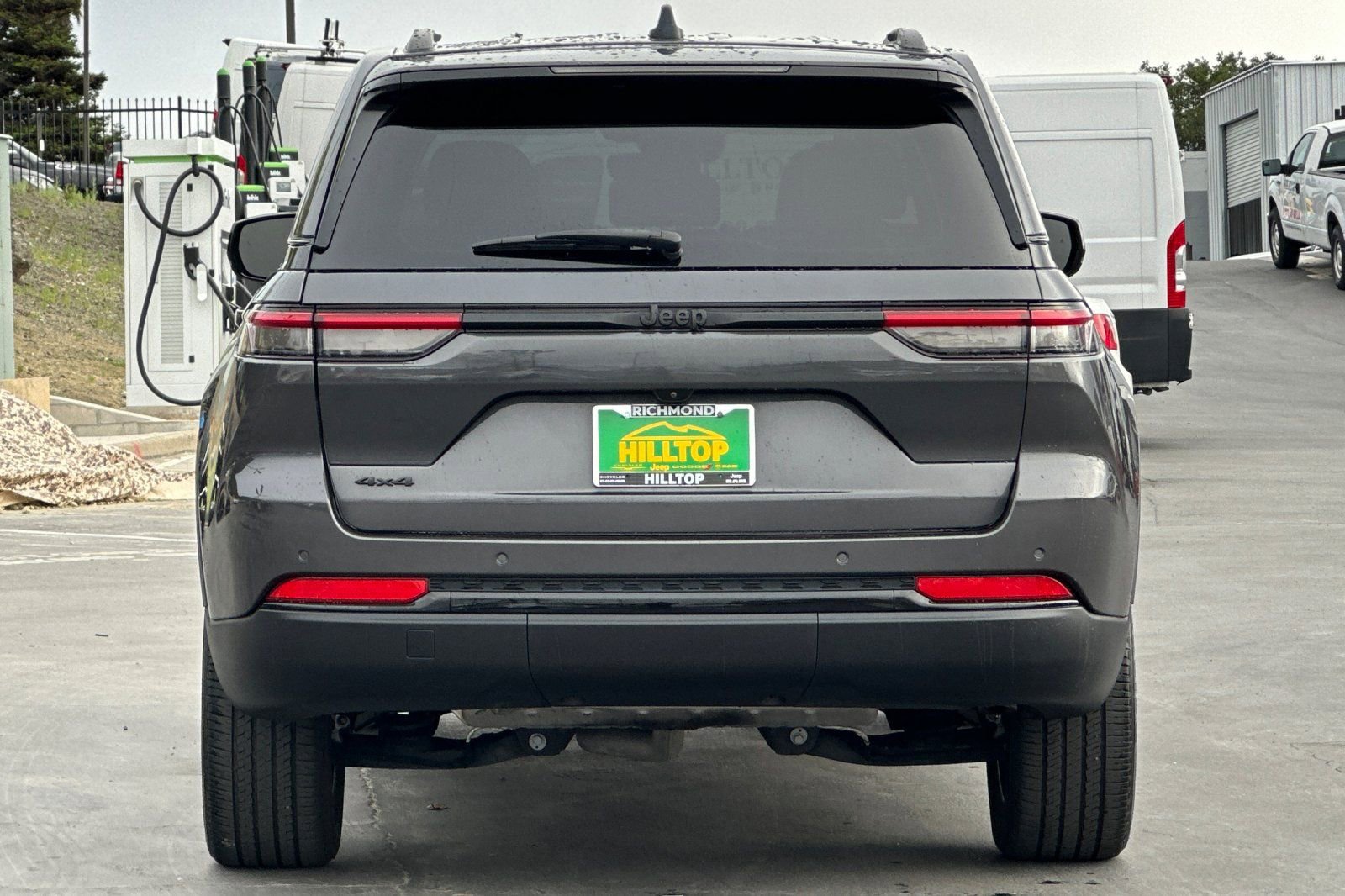 Used 2023 Jeep Grand Cherokee Altitude AWD/4WD image 6