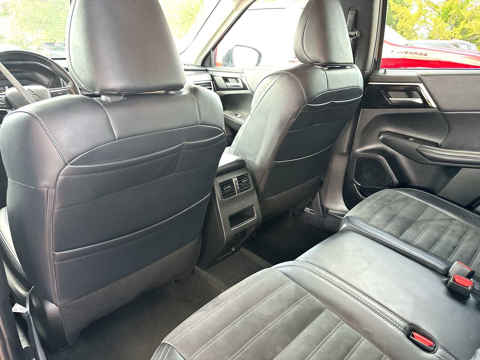 Used 2024 Mitsubishi Outlander SE FWD image 24