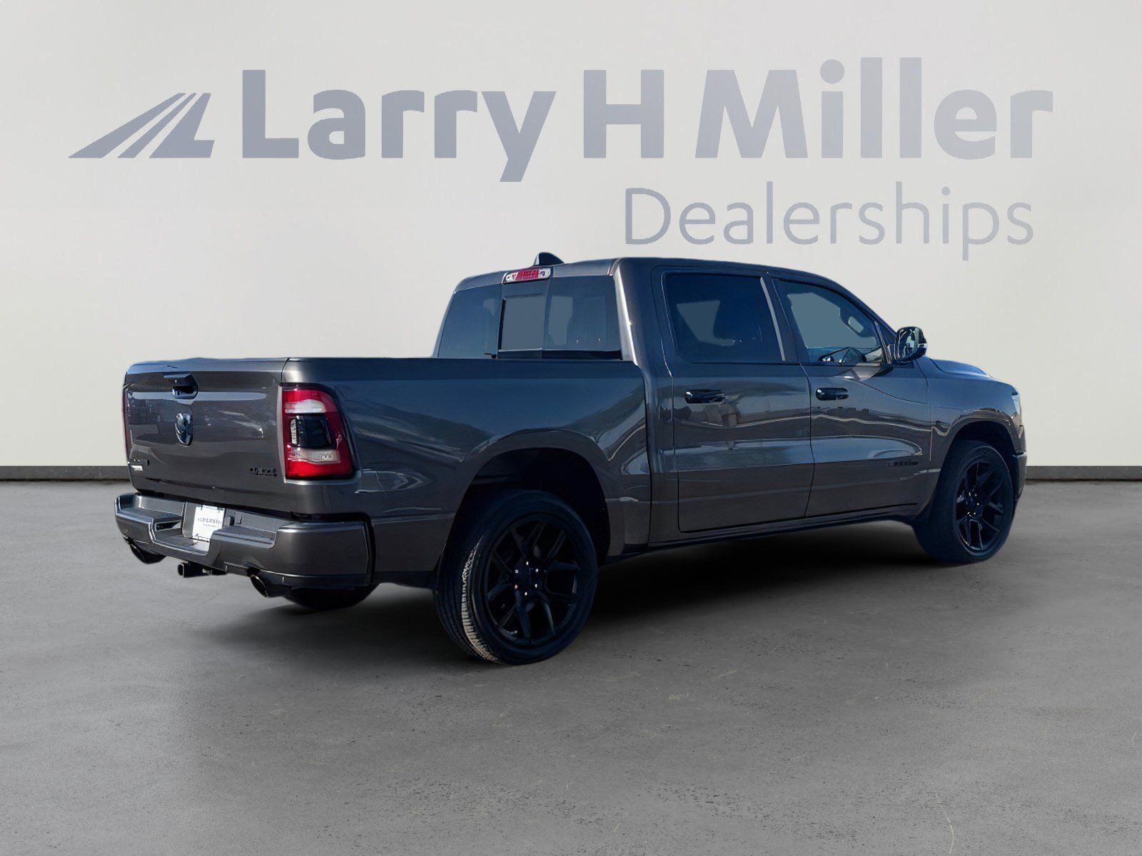 Used 2023 RAM 1500 Laramie AWD/4WD image 6