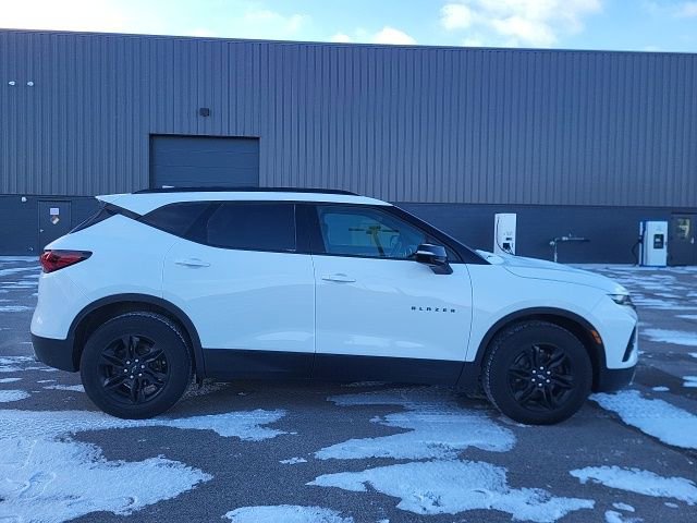 Used 2022 Chevrolet Blazer LT w/ Midnight/Sport Edition image 2