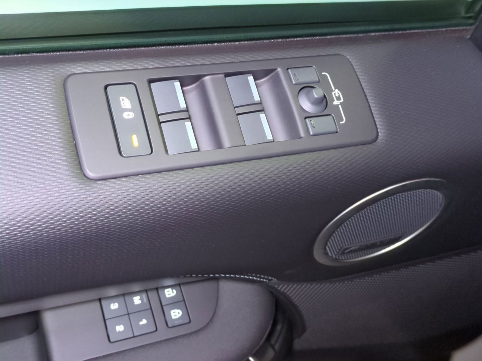 New 2026 Land Rover Discovery Limited Edition image 12