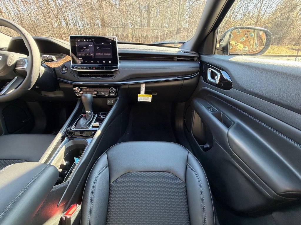 New 2026 Jeep Compass Latitude w/ Sun and Sound Group AWD/4WD image 14