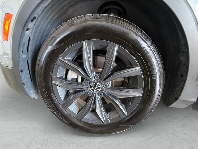 Used 2024 Volkswagen Tiguan SE AWD/4WD image 23