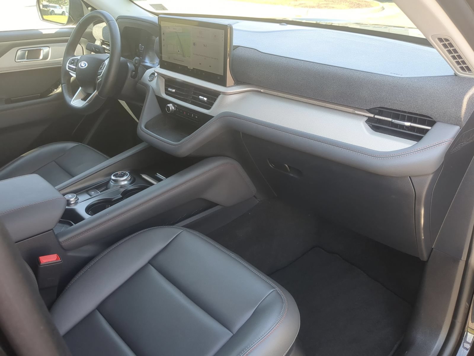 Used 2025 Ford Explorer Active w/ Active Comfort Package AWD/4WD image 32