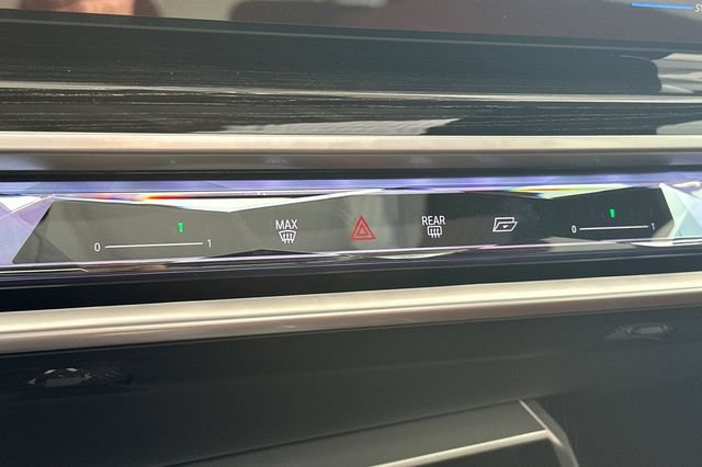 Used 2025 BMW i7 xDrive60 w/ Executive Package AWD/4WD image 24