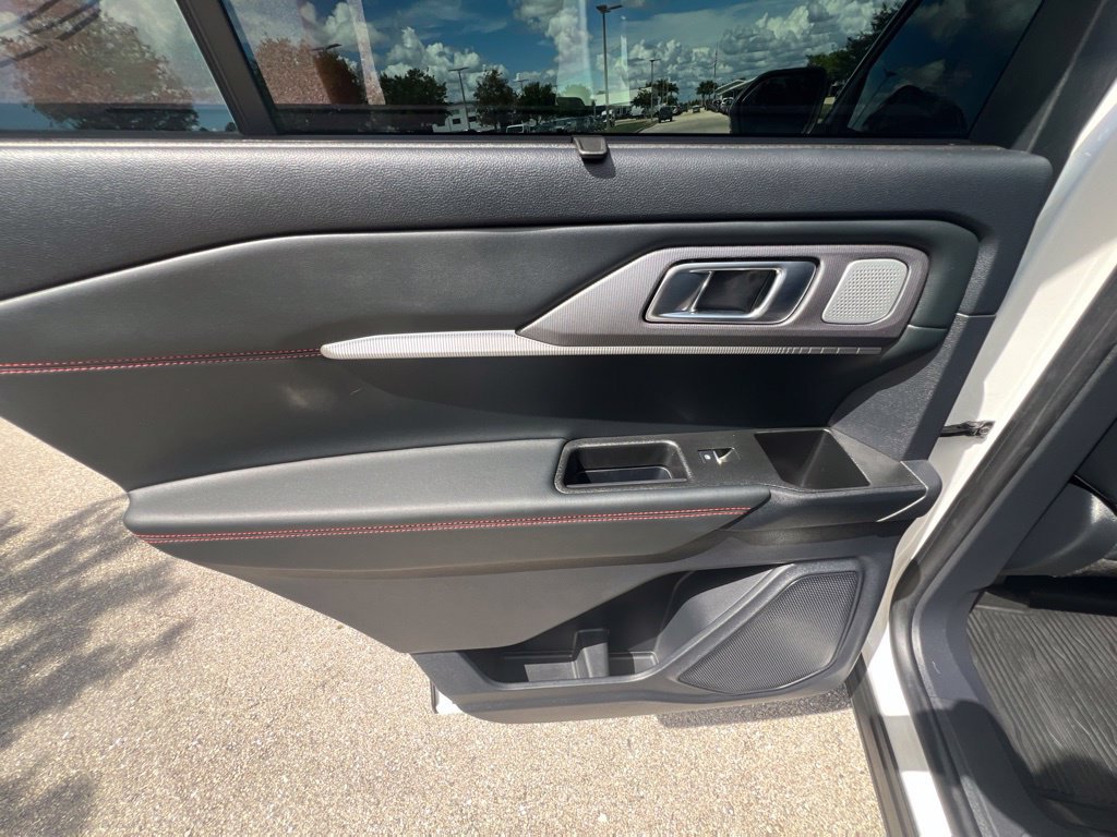 Used 2025 Ford Explorer ST AWD/4WD image 35