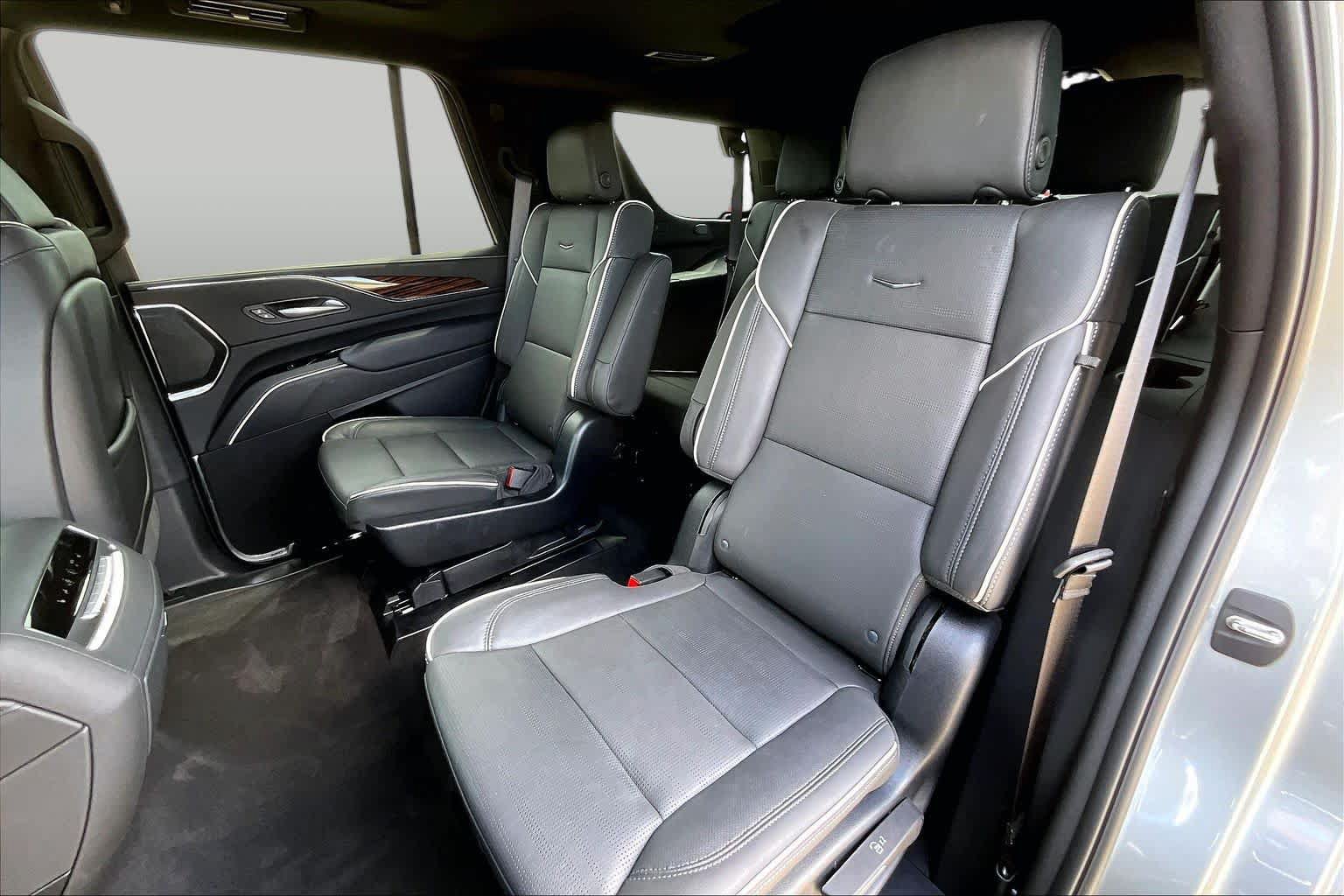 Used 2024 Cadillac Escalade Premium Luxury RWD image 19