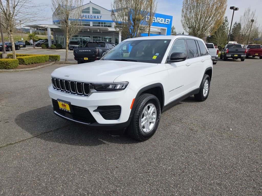 Used 2025 Jeep Grand Cherokee Laredo w/ Luxury Tech Group I image 2