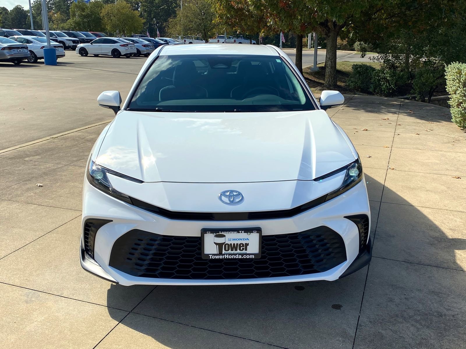 Used 2025 Toyota Camry SE image 2