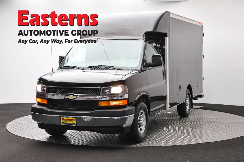 Used 2017 Chevrolet Express 3500 RWD image 1