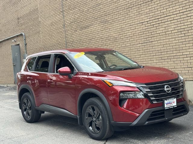 Used 2026 Nissan Rogue SV AWD/4WD image 2