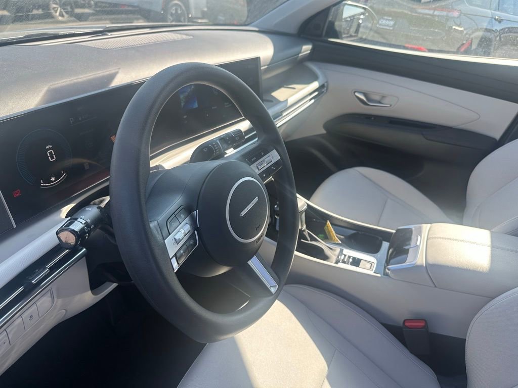 Used 2025 Hyundai Tucson SE image 9