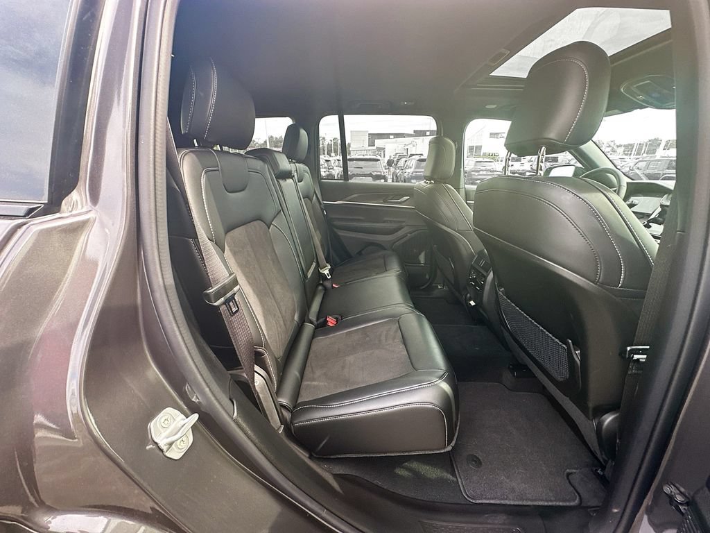 New 2026 Jeep Grand Cherokee Altitude AWD/4WD image 36