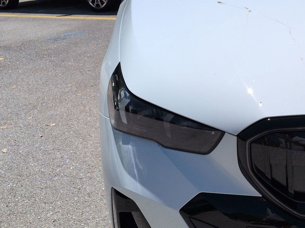 New 2026 BMW 550e xDrive image 10