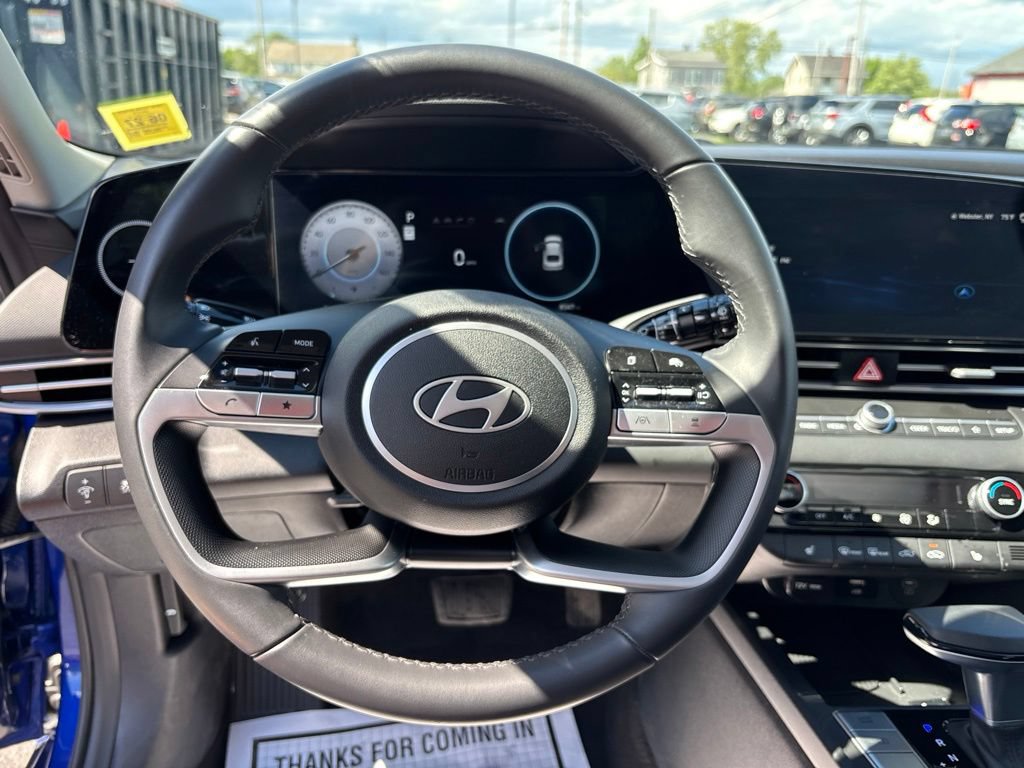 Certified 2025 Hyundai Elantra SEL FWD image 21