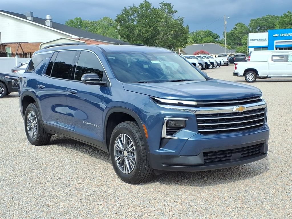 Used 2026 Chevrolet Traverse LT w/ Driver Confidence Package