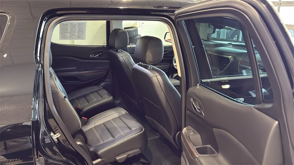 Used 2023 GMC Acadia Denali w/ Black Diamond Edition image 14