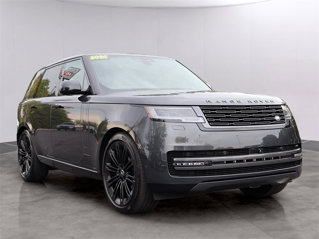 Used 2025 Land Rover Range Rover SE image 3