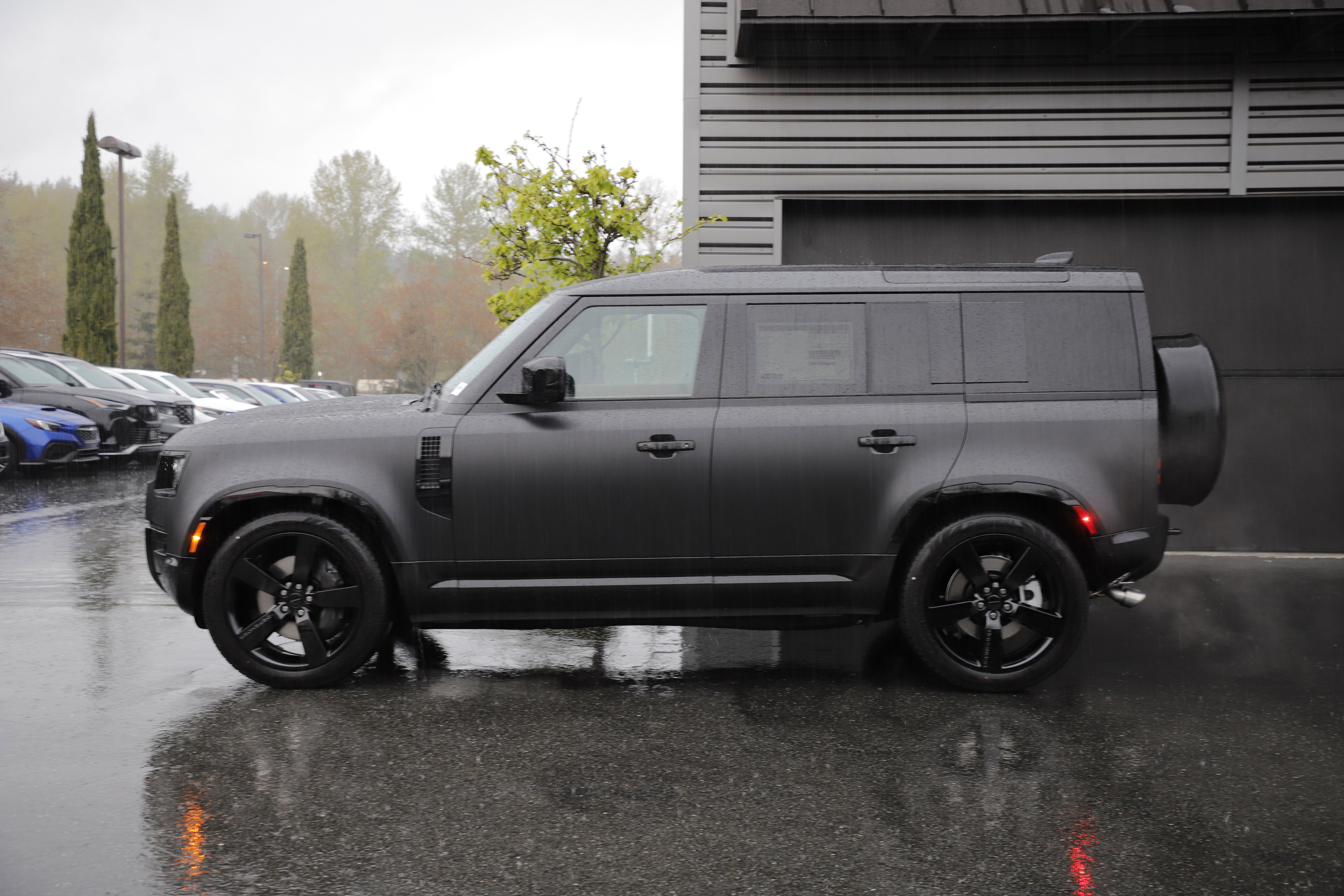 New 2026 Land Rover Defender 110 X-Dynamic SE image 7