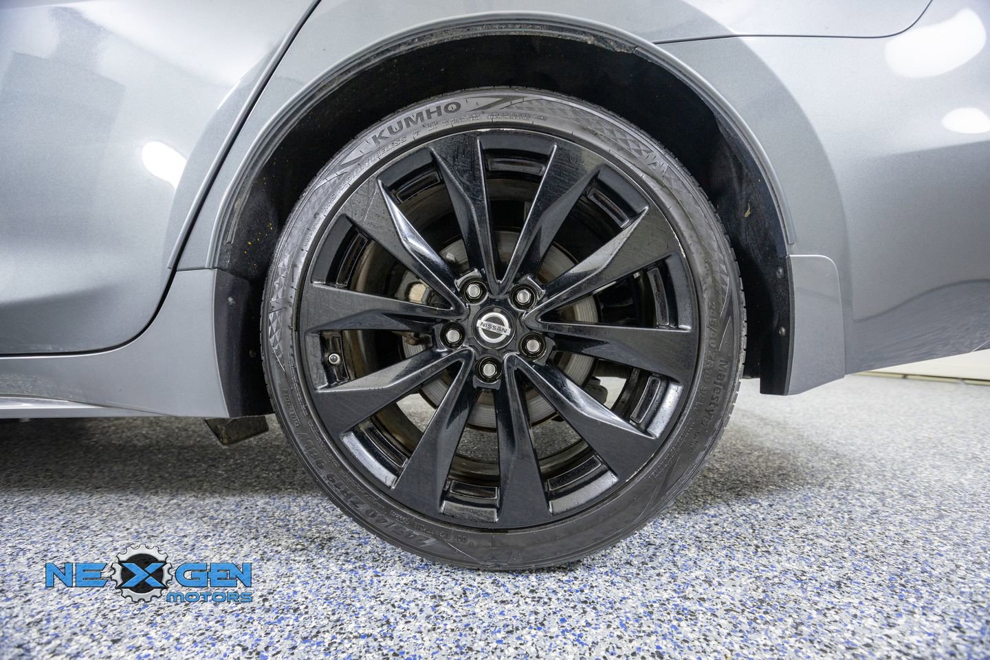 Used 2018 Nissan Maxima SR w/ Midnight Edition FWD image 46