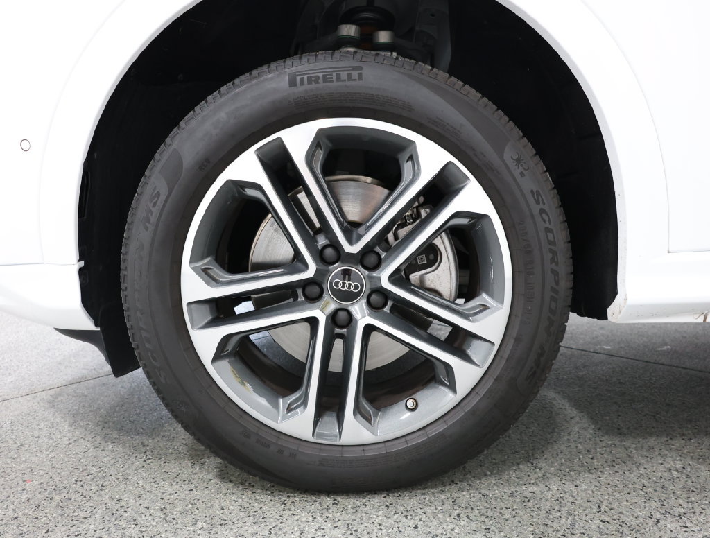 Used 2025 Audi Q5 Premium w/ Convenience Package AWD/4WD image 5