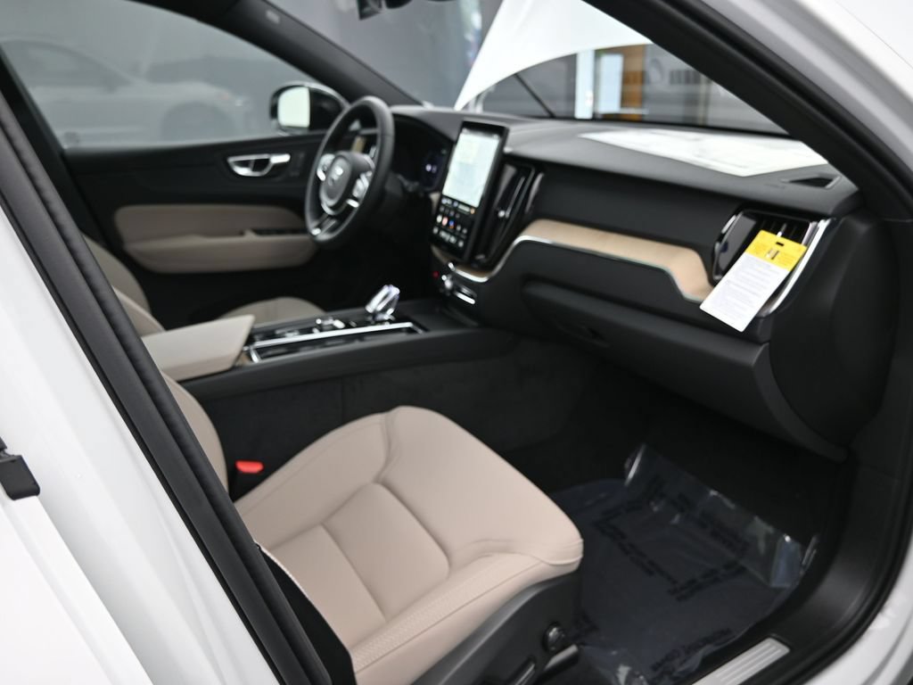 New 2026 Volvo XC60 B5 Core AWD/4WD image 37