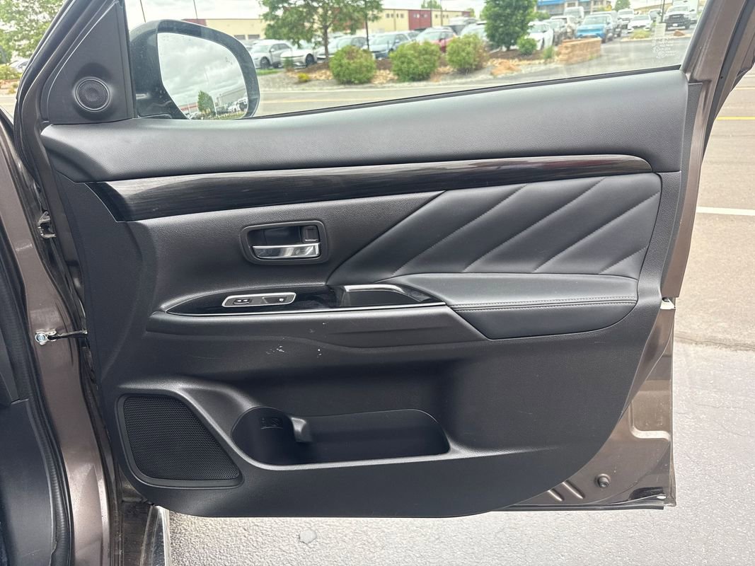 Used 2018 Mitsubishi Outlander GT AWD/4WD image 42