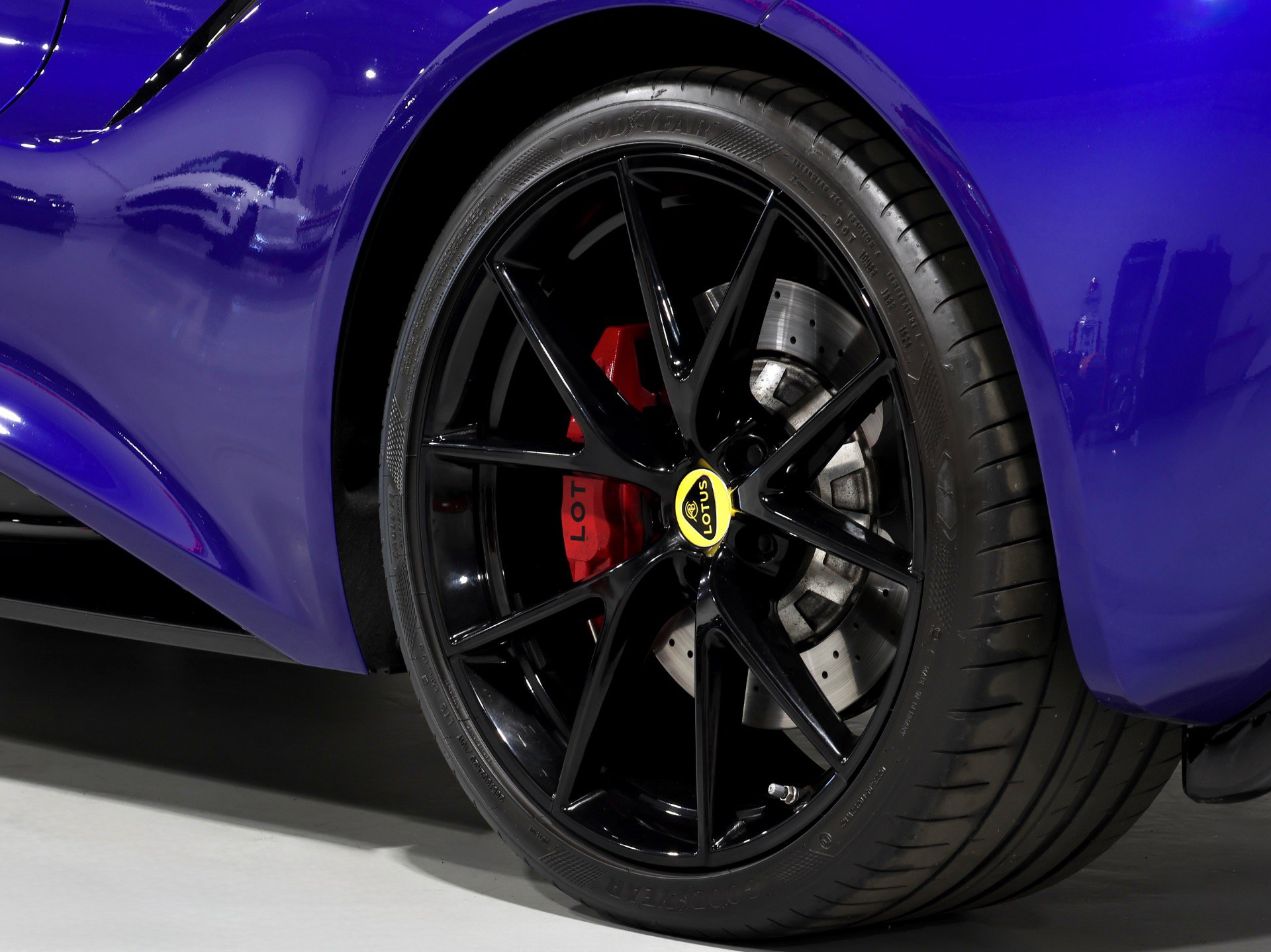Used 2024 Lotus Emira First Edition RWD image 9