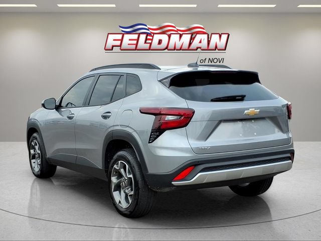 Used 2025 Chevrolet Trax LT w/ Driver Confidence Package FWD image 3