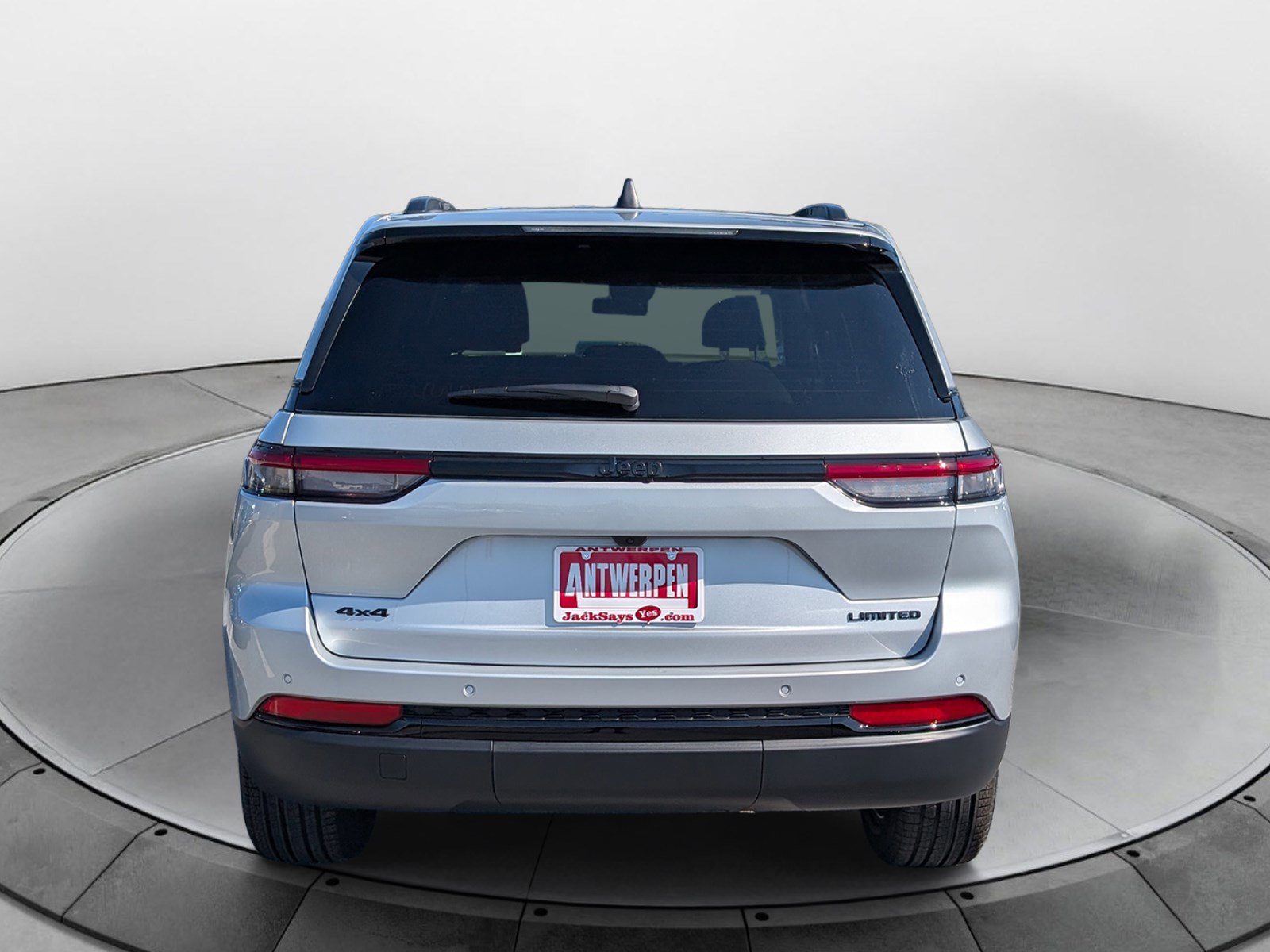 New 2025 Jeep Grand Cherokee Limited w/ Black Appearance Package AWD/4WD image 4