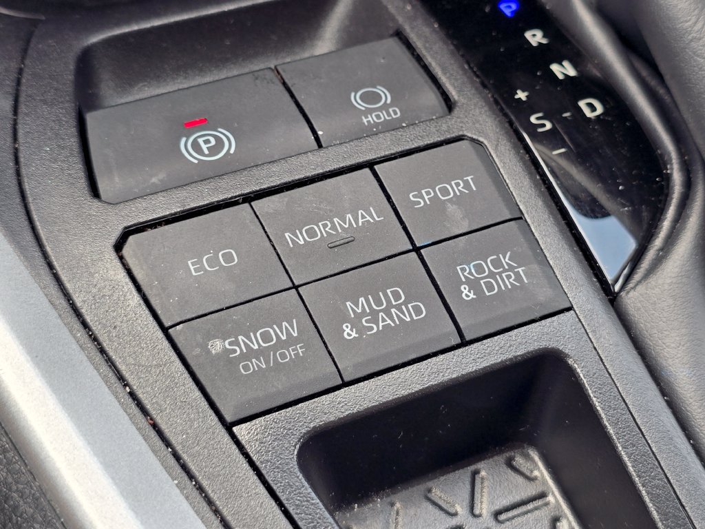 Used 2025 Toyota RAV4 XLE AWD/4WD image 28