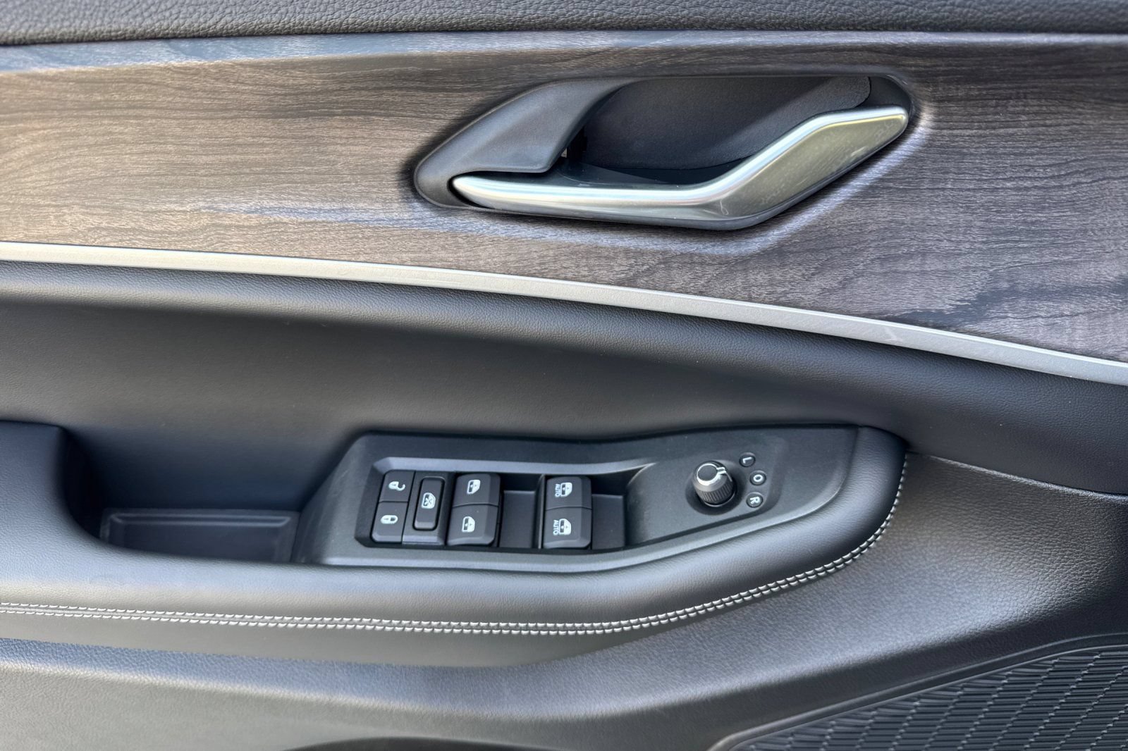 New 2026 Jeep Grand Cherokee Altitude AWD/4WD image 11