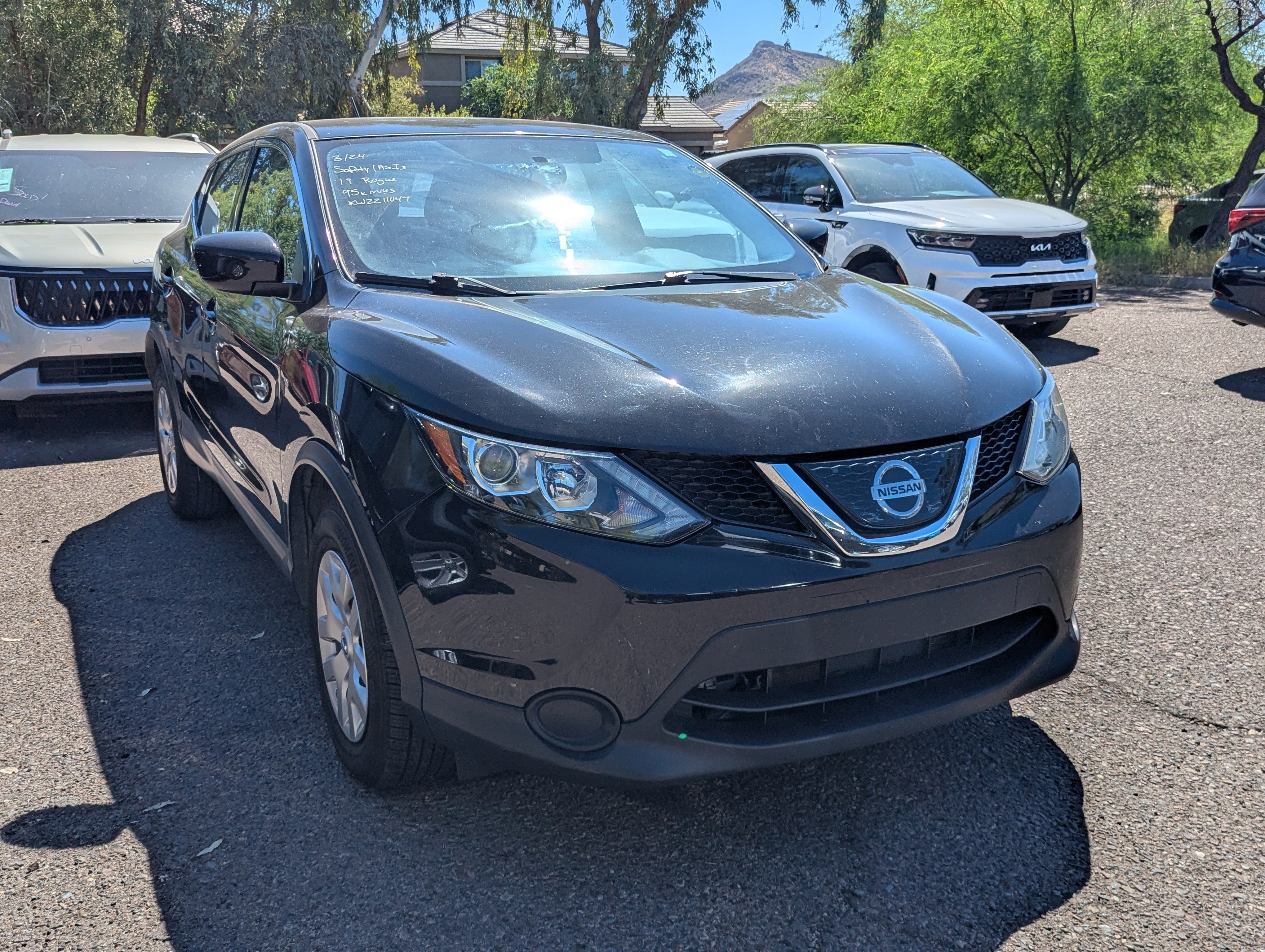 Used 2019 Nissan Rogue Sport S image 2