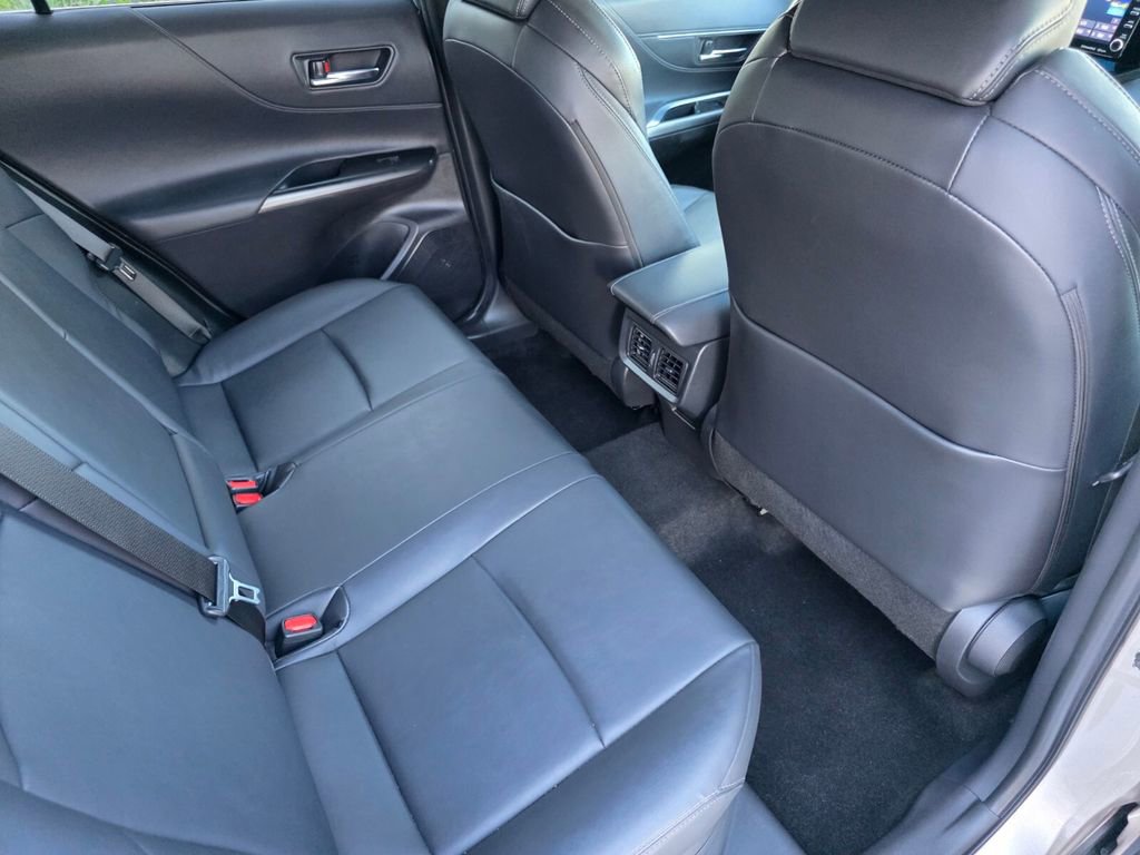 Used 2022 Toyota Venza XLE image 30