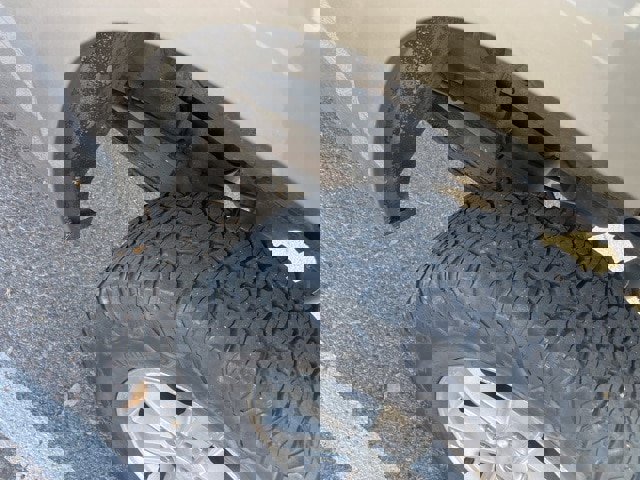 Used 2013 GMC Sierra 1500 SLE w/ Power Tech Package image 9