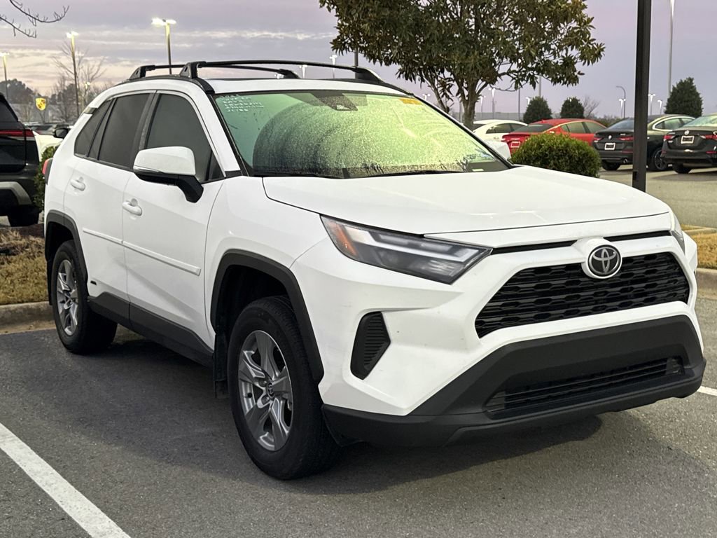 Used 2025 Toyota RAV4 XLE image 3
